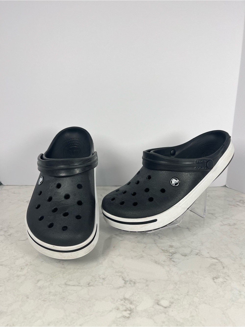 CROCS Black and White Classic Clog Sandals Men’s 9 and Women’s 11
